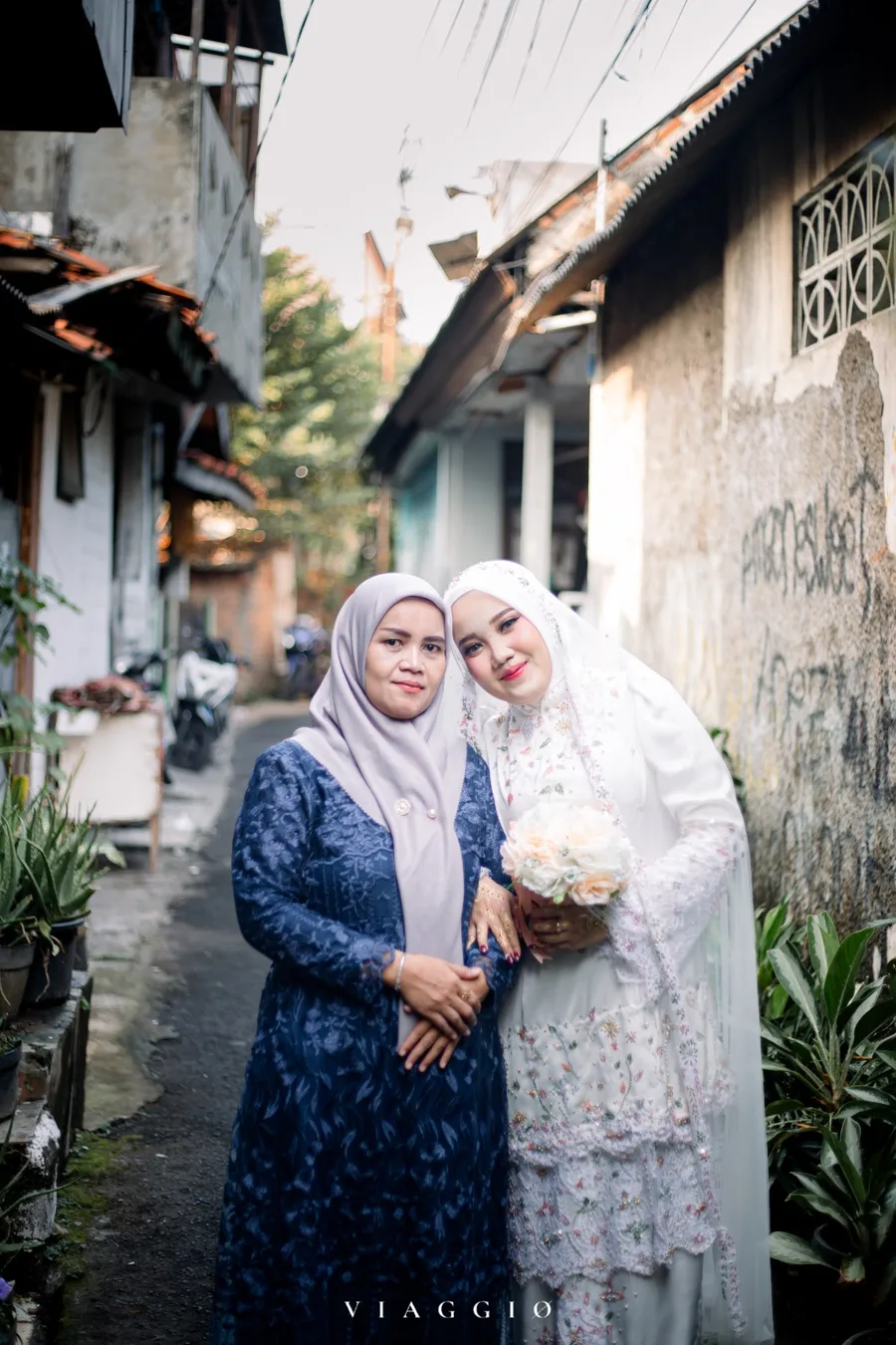 Momen haru pengantin dengan ibunda